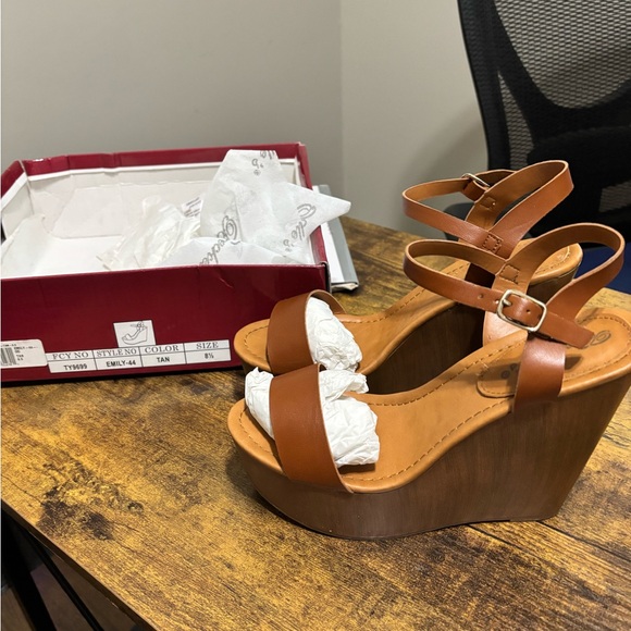 Breckelles Brown Leather Emily Wedges NWT/NIB - Picture 1 of 4
